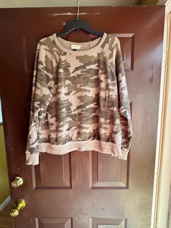 Universal Thread Tops - Universal Thread Camo Sweatshirt Size Large
